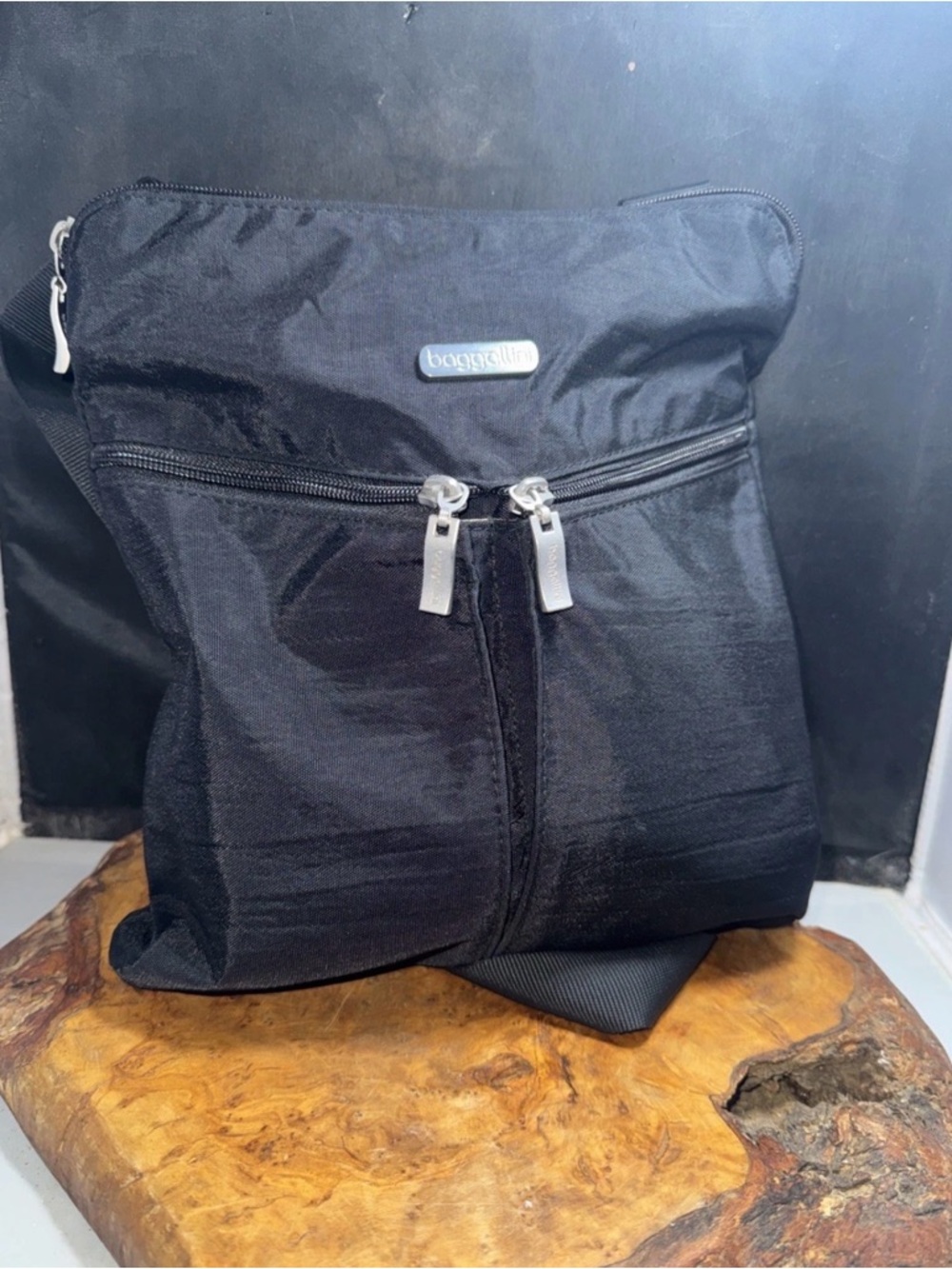 Baggallini Black Compact Crossbody Messenger Bag